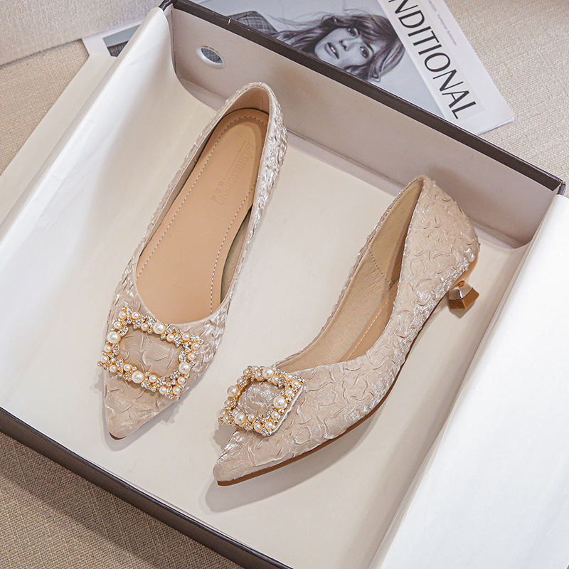 Ivory Textured Satin Pointed T - огляд і ціна Dress Shoe Pointed